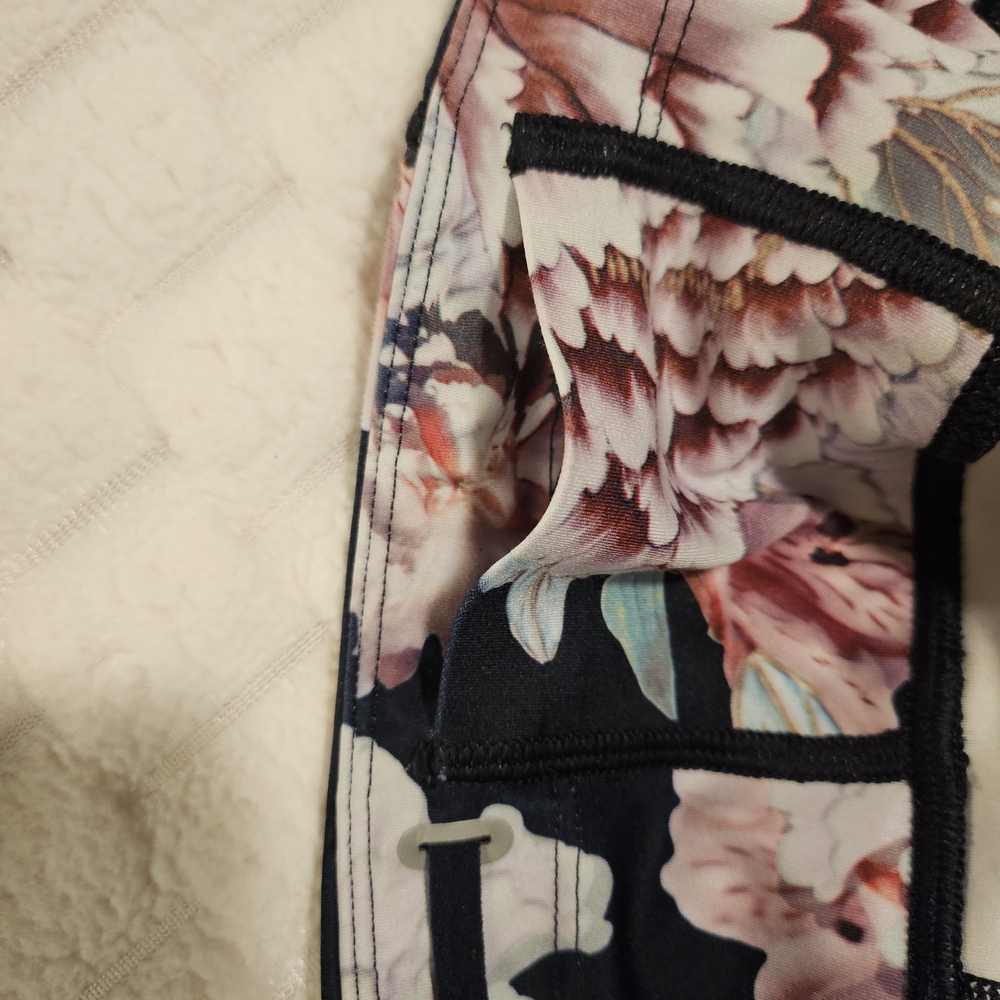 Athleta-  Run Free Garden Party Floral Leggings- Size S - Picture 13 of 13